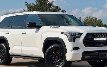 Toyota Sequoia, 2022 год, 9 380 111 рублей, 2 фотография