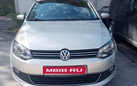 Volkswagen Polo VI (EU Market), 2011 год, 850 000 рублей, 1 фотография