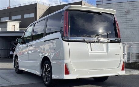 Toyota Noah III, 2021 год, 2 104 000 рублей, 3 фотография