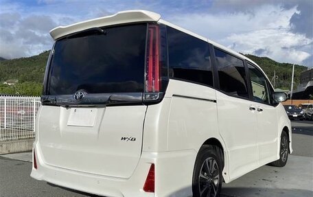 Toyota Noah III, 2021 год, 2 104 000 рублей, 5 фотография