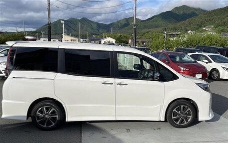 Toyota Noah III, 2021 год, 2 104 000 рублей, 6 фотография