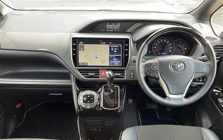 Toyota Noah III, 2021 год, 2 104 000 рублей, 9 фотография
