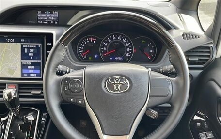 Toyota Noah III, 2021 год, 2 104 000 рублей, 10 фотография