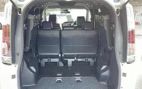 Toyota Noah III, 2021 год, 2 104 000 рублей, 18 фотография