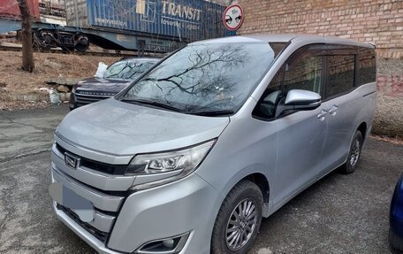 Toyota Noah III, 2018 год, 2 250 000 рублей, 2 фотография