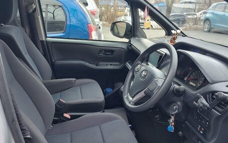 Toyota Noah III, 2018 год, 2 250 000 рублей, 5 фотография
