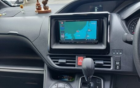 Toyota Noah III, 2018 год, 2 250 000 рублей, 11 фотография