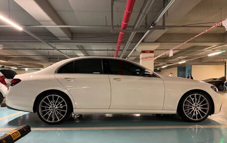 Mercedes-Benz E-Класс, 2022 год, 3 600 000 рублей, 4 фотография
