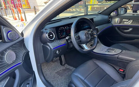 Mercedes-Benz E-Класс, 2022 год, 3 600 000 рублей, 6 фотография