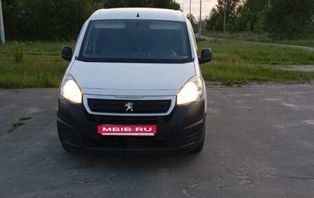 Peugeot Partner II рестайлинг 2, 2016 год, 1 250 000 рублей, 2 фотография