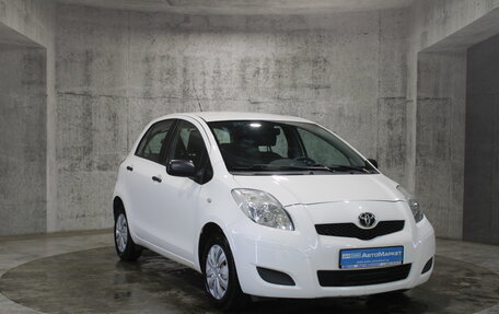 Toyota Yaris III рестайлинг, 2009 год, 543 000 рублей, 3 фотография