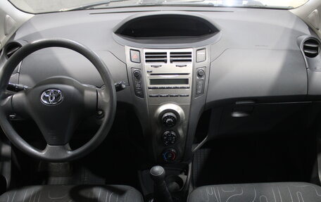 Toyota Yaris III рестайлинг, 2009 год, 543 000 рублей, 9 фотография