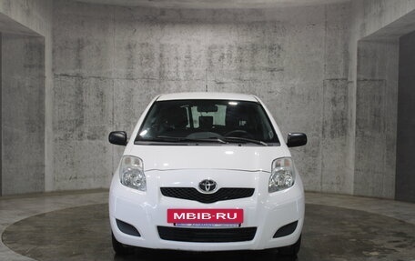 Toyota Yaris III рестайлинг, 2009 год, 543 000 рублей, 2 фотография