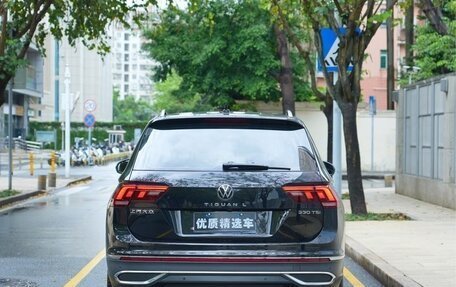Volkswagen Tiguan II, 2022 год, 2 300 000 рублей, 6 фотография
