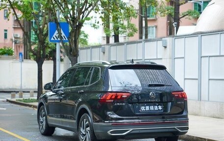 Volkswagen Tiguan II, 2022 год, 2 300 000 рублей, 5 фотография