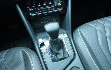 Volkswagen Tiguan II, 2022 год, 2 300 000 рублей, 13 фотография