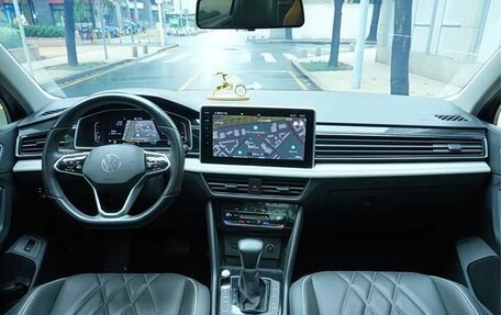 Volkswagen Tiguan II, 2022 год, 2 300 000 рублей, 20 фотография