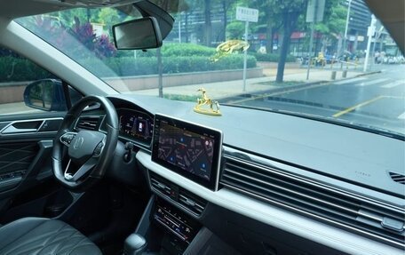Volkswagen Tiguan II, 2022 год, 2 300 000 рублей, 17 фотография