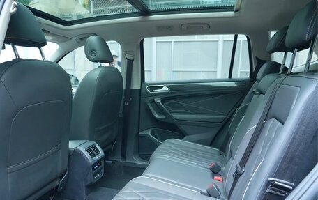 Volkswagen Tiguan II, 2022 год, 2 300 000 рублей, 21 фотография