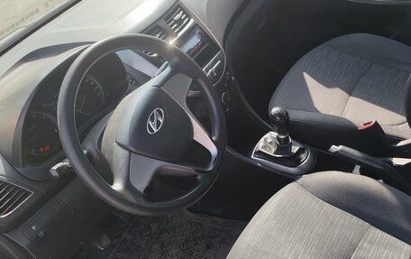 Hyundai Solaris II рестайлинг, 2016 год, 430 000 рублей, 3 фотография