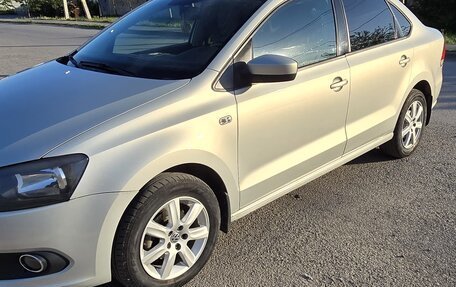 Volkswagen Polo VI (EU Market), 2013 год, 750 000 рублей, 2 фотография