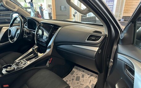 Mitsubishi Pajero Sport III рестайлинг, 2018 год, 2 779 000 рублей, 12 фотография
