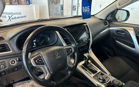Mitsubishi Pajero Sport III рестайлинг, 2018 год, 2 779 000 рублей, 11 фотография