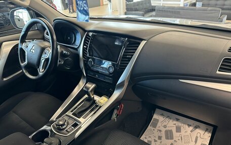 Mitsubishi Pajero Sport III рестайлинг, 2018 год, 2 779 000 рублей, 13 фотография