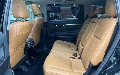 Toyota Highlander, 2021 год, 2 743 000 рублей, 12 фотография