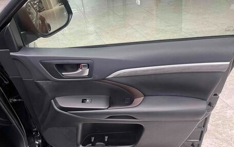 Toyota Highlander, 2021 год, 2 743 000 рублей, 10 фотография