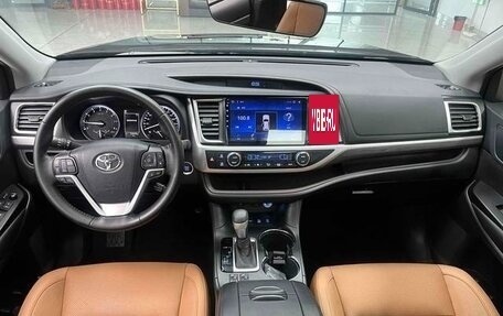 Toyota Highlander, 2021 год, 2 743 000 рублей, 21 фотография