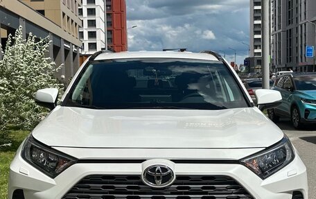 Toyota RAV4, 2021 год, 3 290 000 рублей, 8 фотография