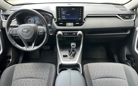 Toyota RAV4, 2021 год, 3 290 000 рублей, 9 фотография
