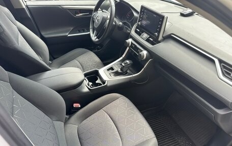 Toyota RAV4, 2021 год, 3 290 000 рублей, 13 фотография