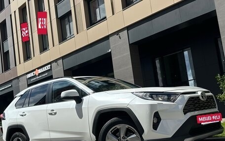 Toyota RAV4, 2021 год, 3 290 000 рублей, 7 фотография