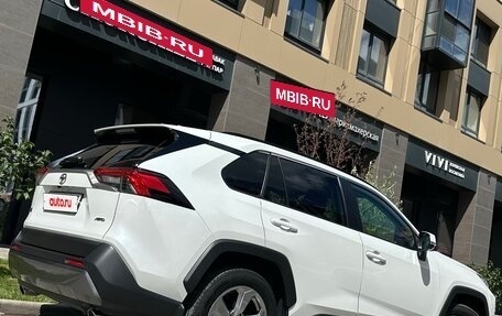 Toyota RAV4, 2021 год, 3 290 000 рублей, 5 фотография