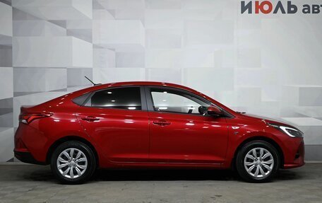 Hyundai Solaris II рестайлинг, 2021 год, 1 900 000 рублей, 9 фотография