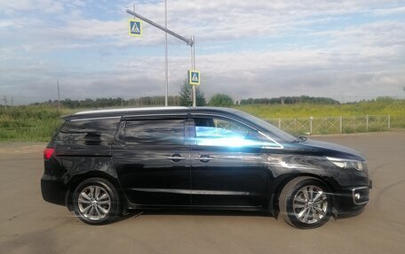 KIA Carnival III, 2017 год, 2 850 000 рублей, 2 фотография