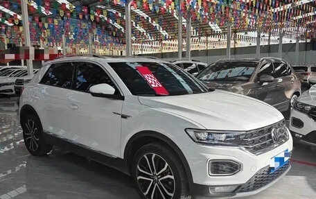 Volkswagen T-Roc I, 2022 год, 1 924 855 рублей, 3 фотография
