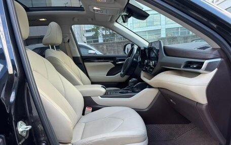 Toyota Highlander, 2022 год, 2 798 000 рублей, 7 фотография