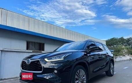Toyota Highlander, 2022 год, 2 798 000 рублей, 2 фотография