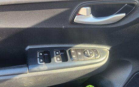 KIA Rio IV, 2018 год, 1 359 000 рублей, 12 фотография