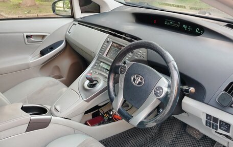 Toyota Prius, 2011 год, 1 100 000 рублей, 13 фотография