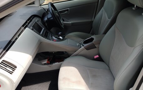 Toyota Prius, 2011 год, 1 100 000 рублей, 12 фотография