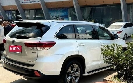 Toyota Highlander, 2021 год, 2 843 000 рублей, 2 фотография