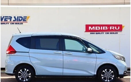 Honda Freed II, 2022 год, 1 310 000 рублей, 8 фотография