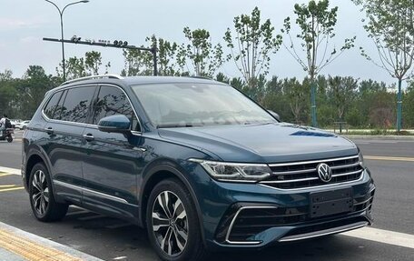 Volkswagen Tiguan II, 2022 год, 2 840 300 рублей, 2 фотография