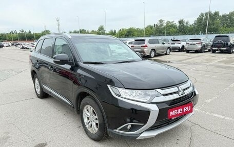 Mitsubishi Outlander III рестайлинг 3, 2017 год, 1 837 000 рублей, 2 фотография