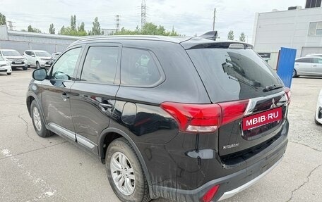 Mitsubishi Outlander III рестайлинг 3, 2017 год, 1 837 000 рублей, 4 фотография