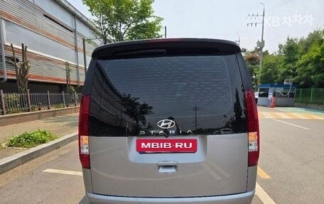 Hyundai Staria, 2022 год, 2 700 000 рублей, 2 фотография